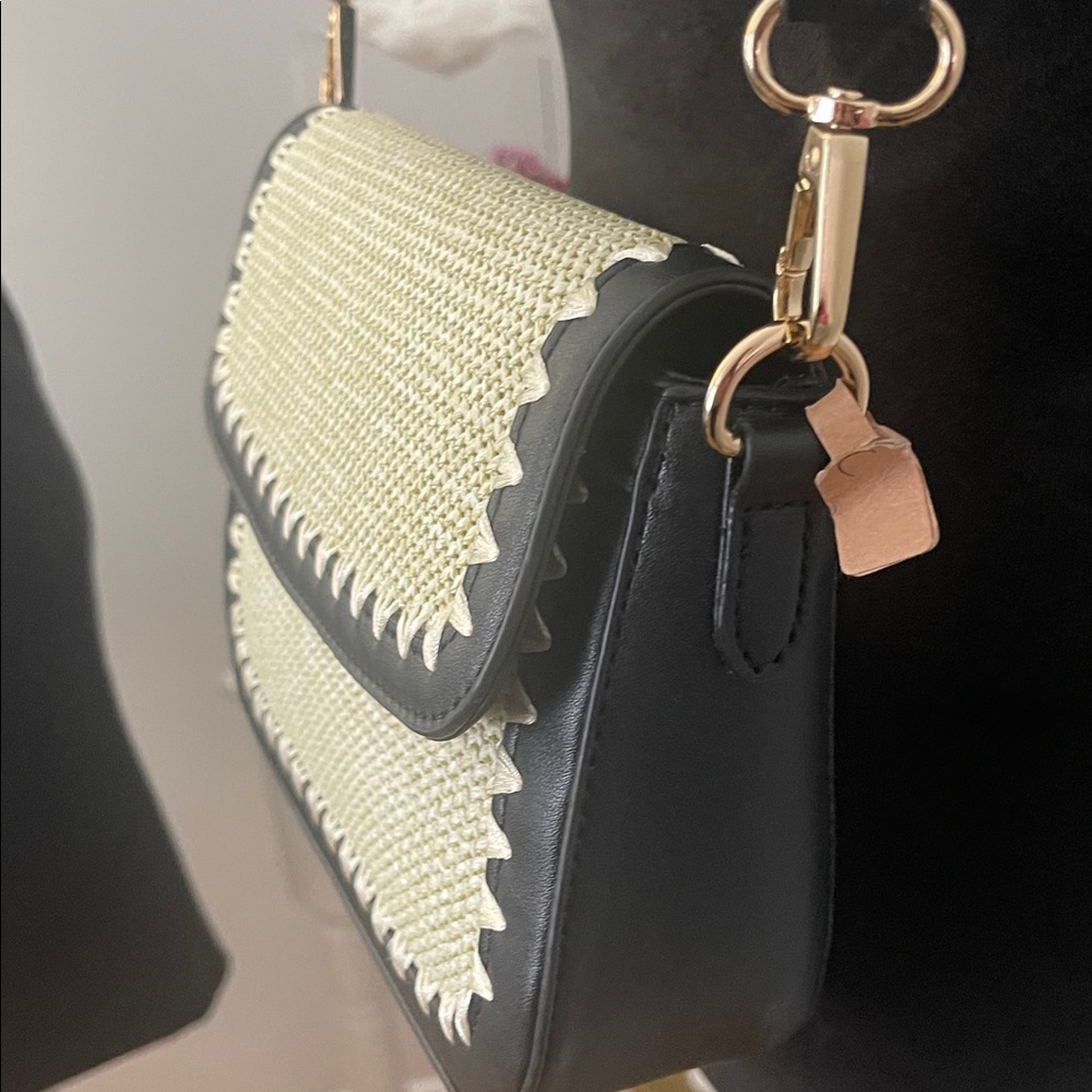 Stylish Black and Cream Straw Women's Bag - Picture 4 of 8
